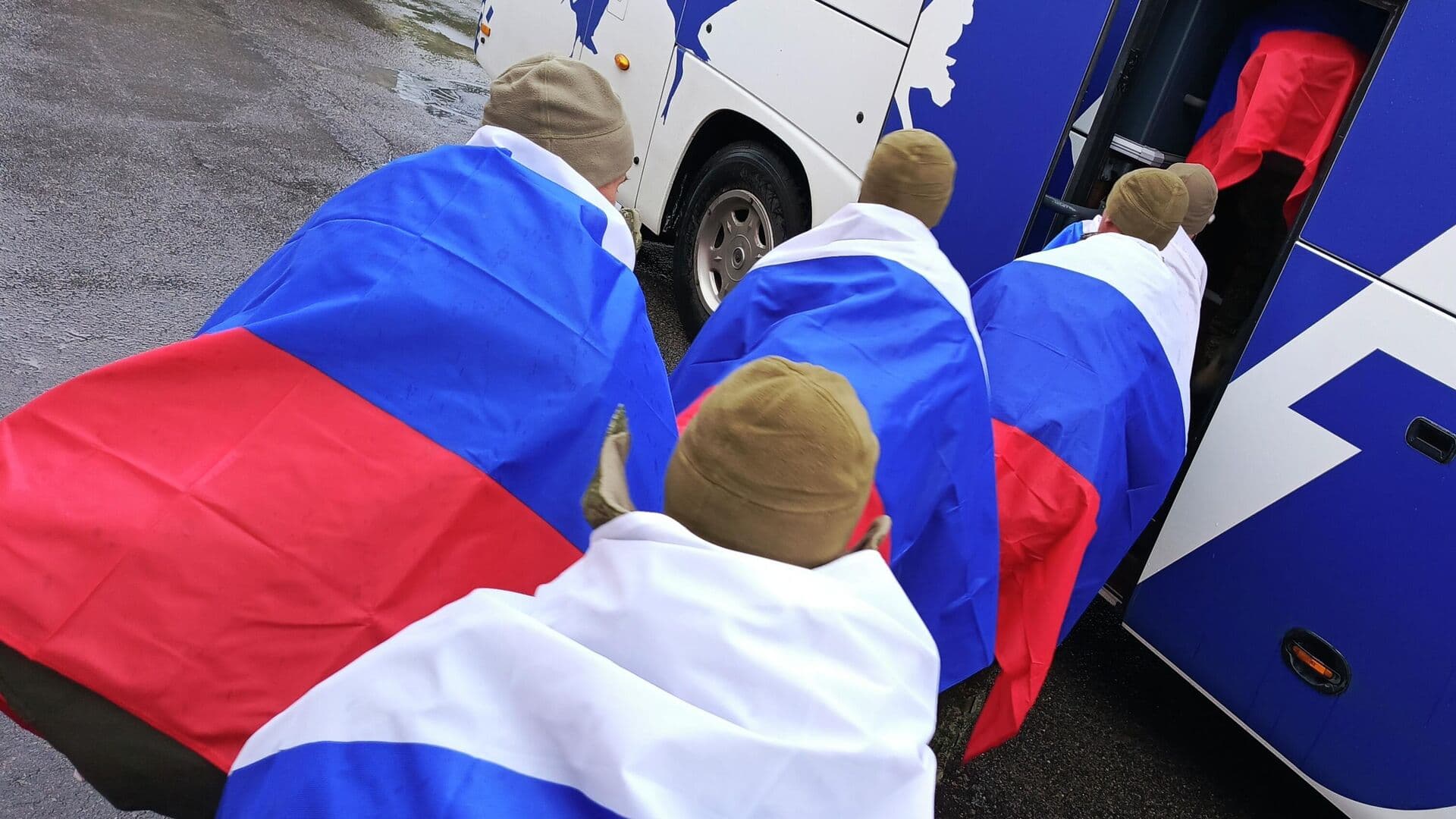 Россия вернула из украинского плена 300 военных