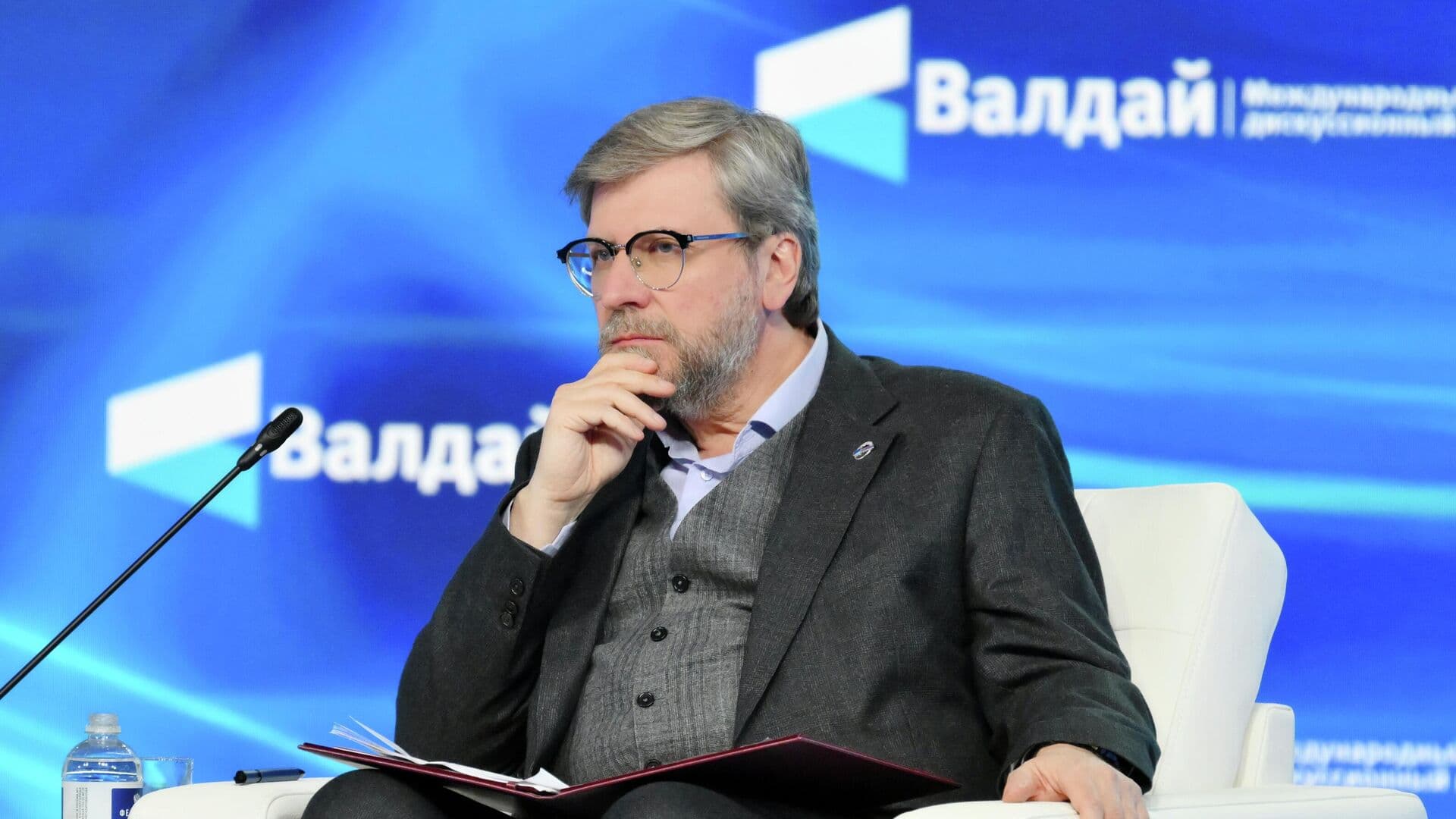 Население Запада отвергает антироссийскую пропаганду, заявил эксперт