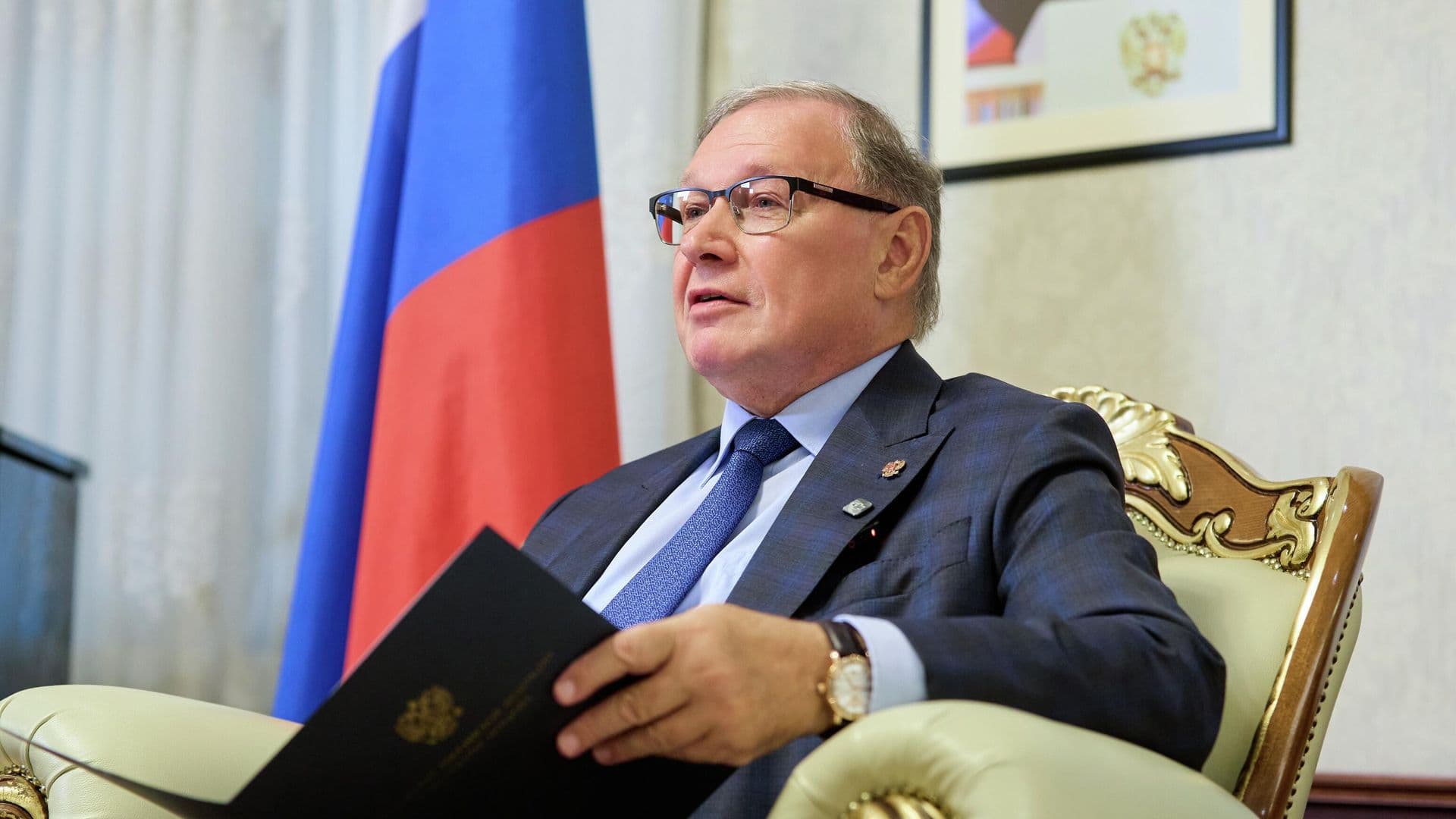 Власти Молдавии продолжают закрывать русские школы, заявил посол России