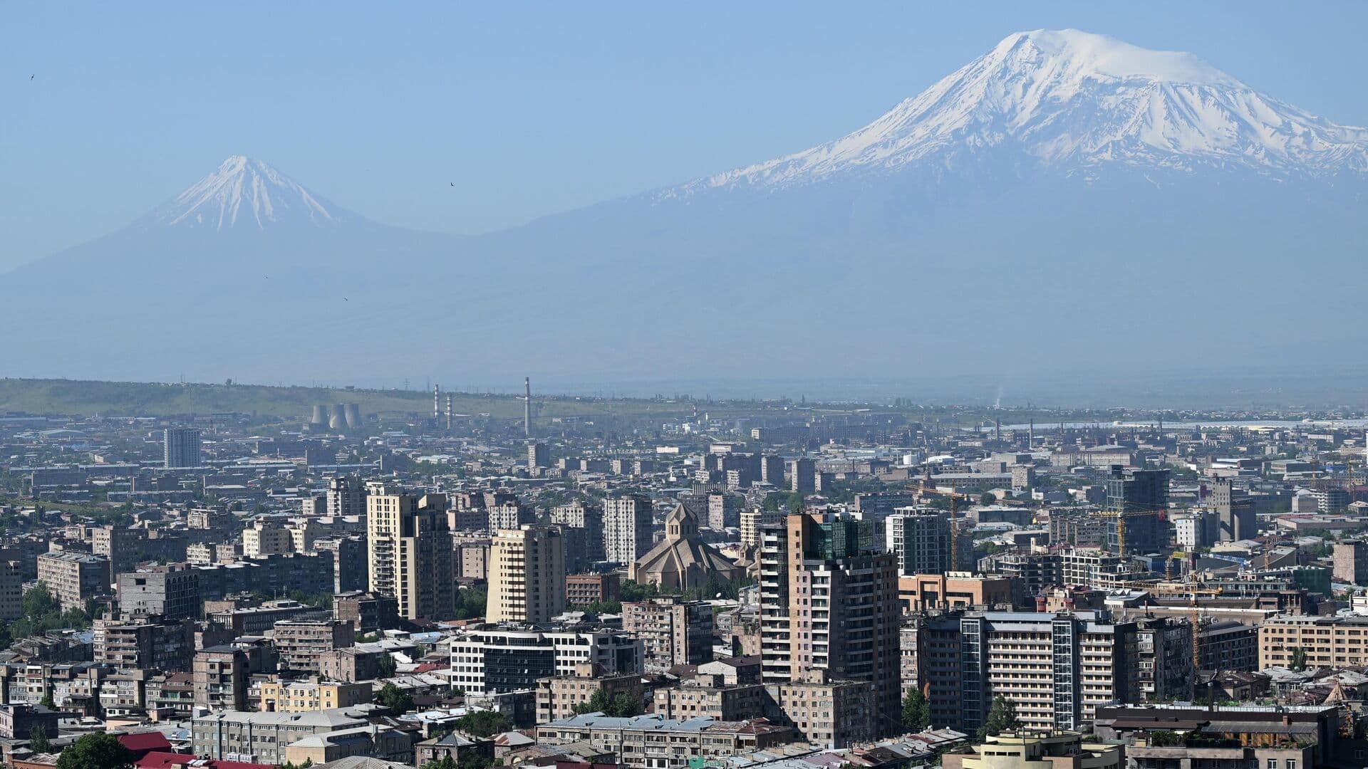 В Армении задержали подозреваемого в нападении на здание СНБ