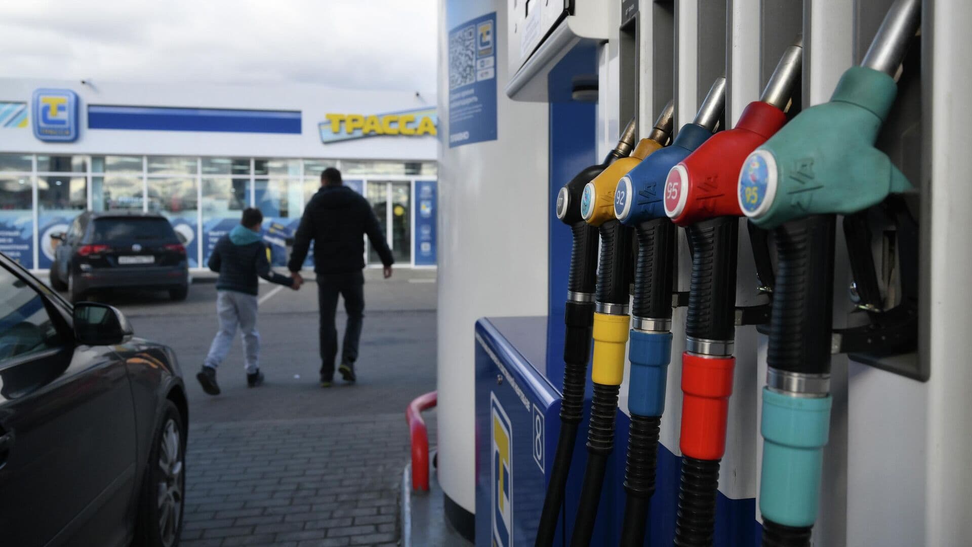 Глава "Газпром нефти" предложил ввести полный запрет на экспорт бензина