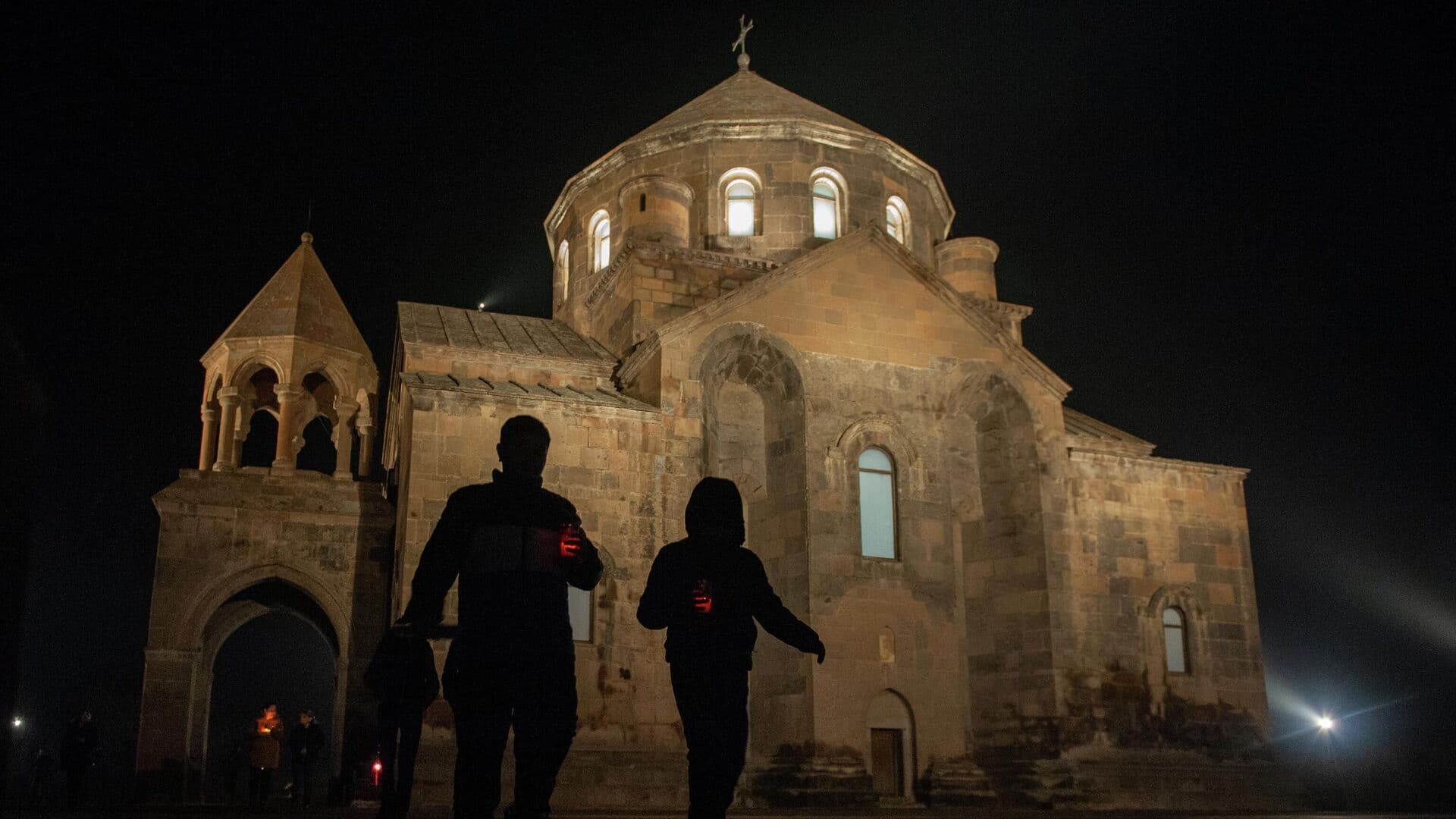 ААЦ раскритиковала положении о смене католикоса в программе партии Пашиняна