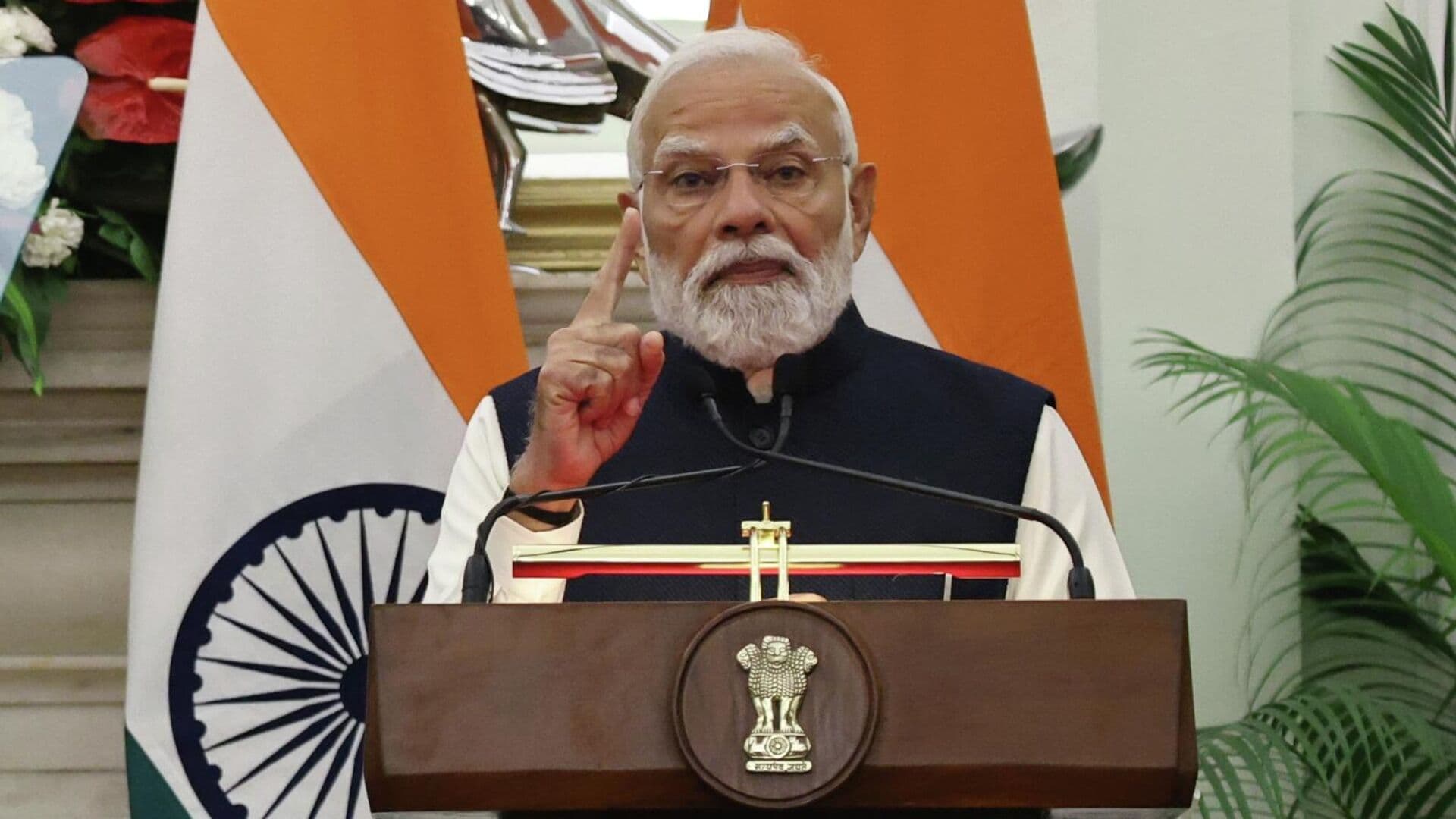 Моди обсудил с Мантуровым развитие связей с Россией