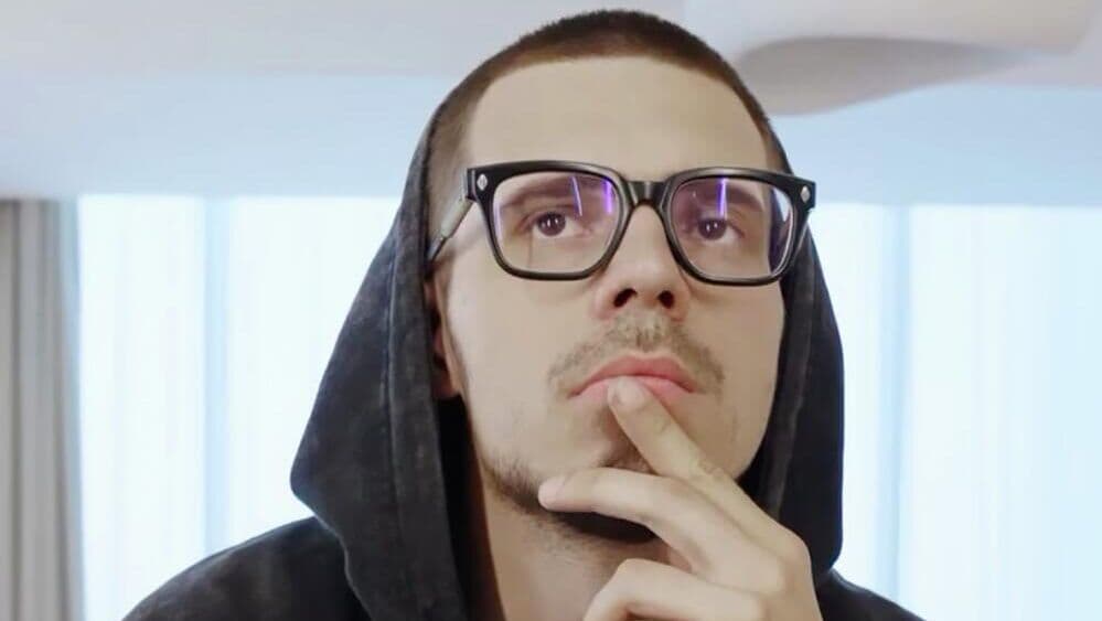 Суд зарегистрировал иск к блогеру Никите Ефремову* на 3,5 миллиона рублей