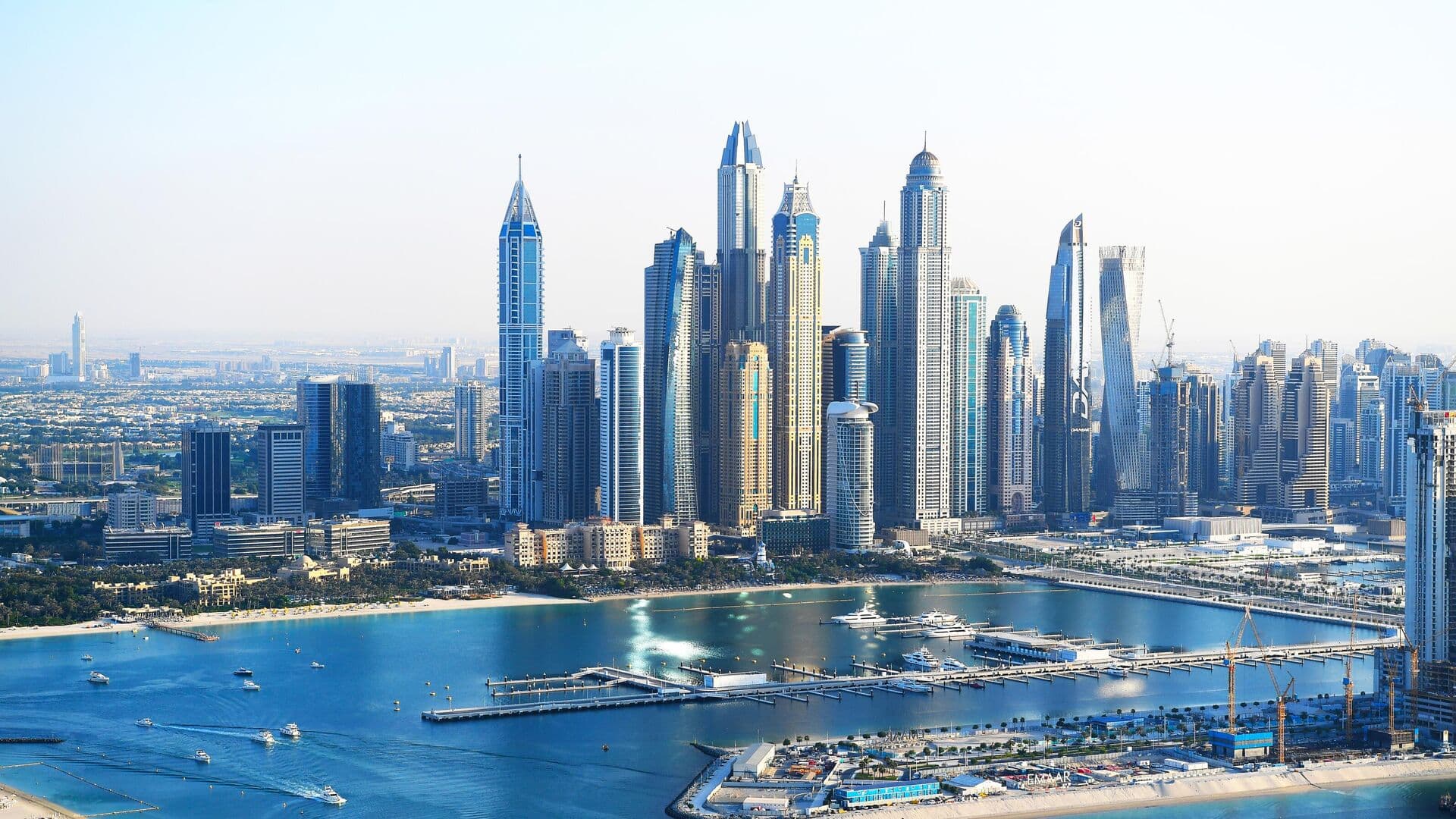 Власти ОАЭ запретили завозить в страну авиапассажиров