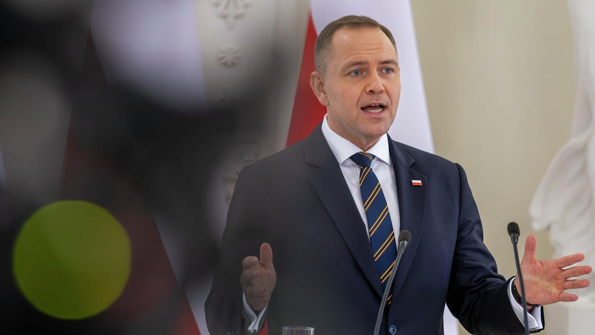 Внутриполитический конфликт в Польше зашел слишком далеко, заявил Навроцкий