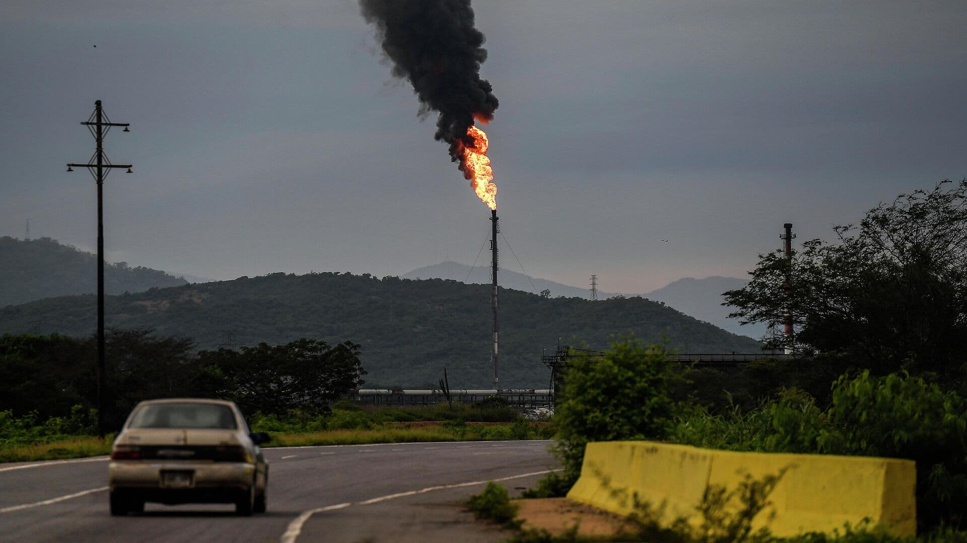 СМИ: экспорт нефти из Венесуэлы превысил миллион баррелей в сутки