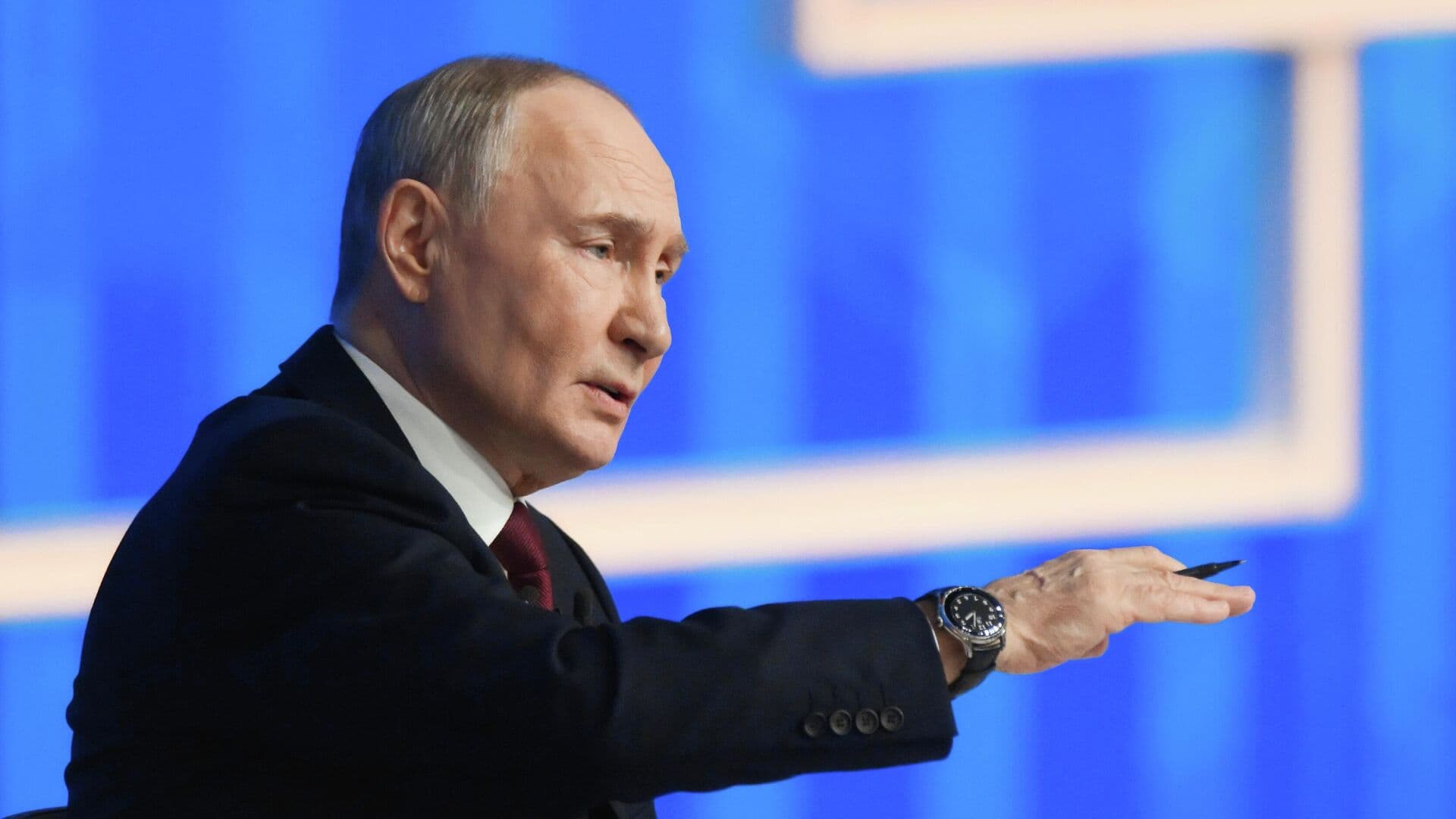 Без суверенитета защитить интересы во всех сферах невозможно, заявил Путин