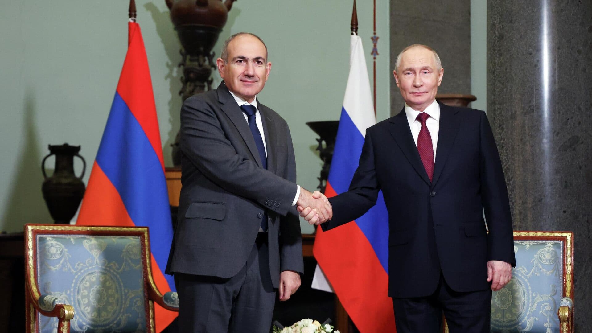 Путин и Пашинян договорились продолжить диалог в формате встречи