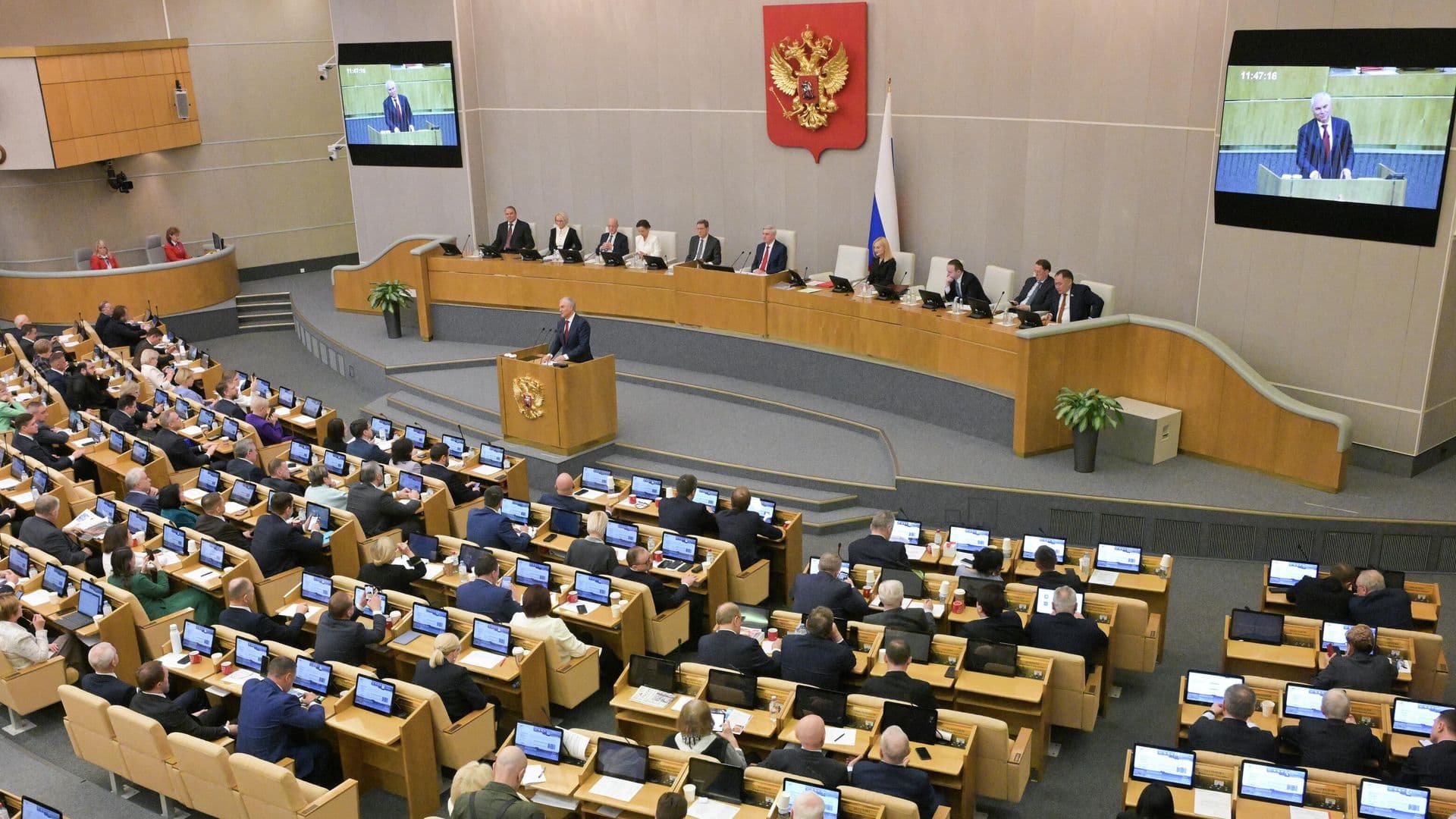 В Госдуме поддержали повышение лимита стоимости подарков учителям