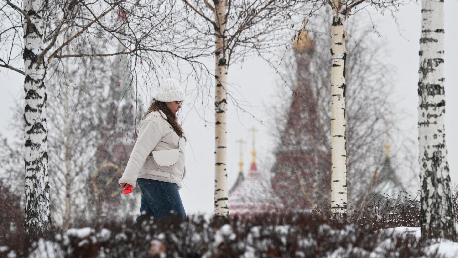Сезонная депрессия встречается у женщин чаще, чем у мужчин, заявил Онищенко
