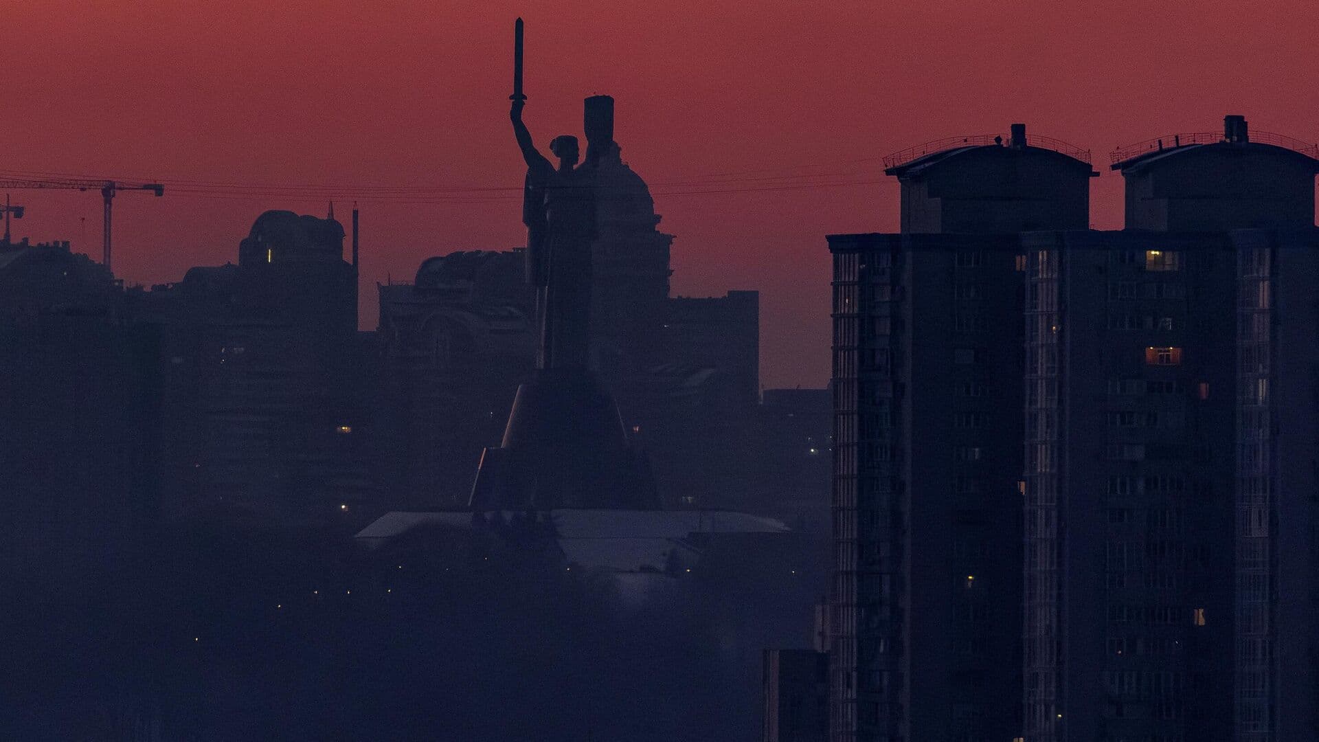 Время подачи света в Киеве уменьшили еще на три часа