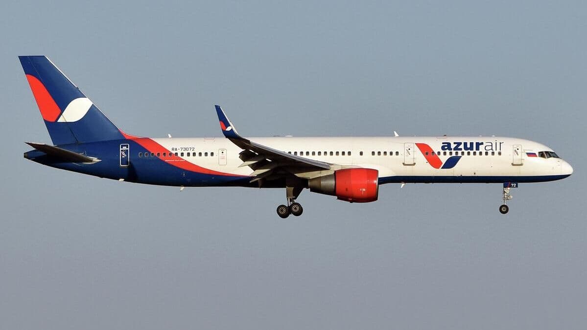 Росавиация ограничила срок действия сертификата Azur Air