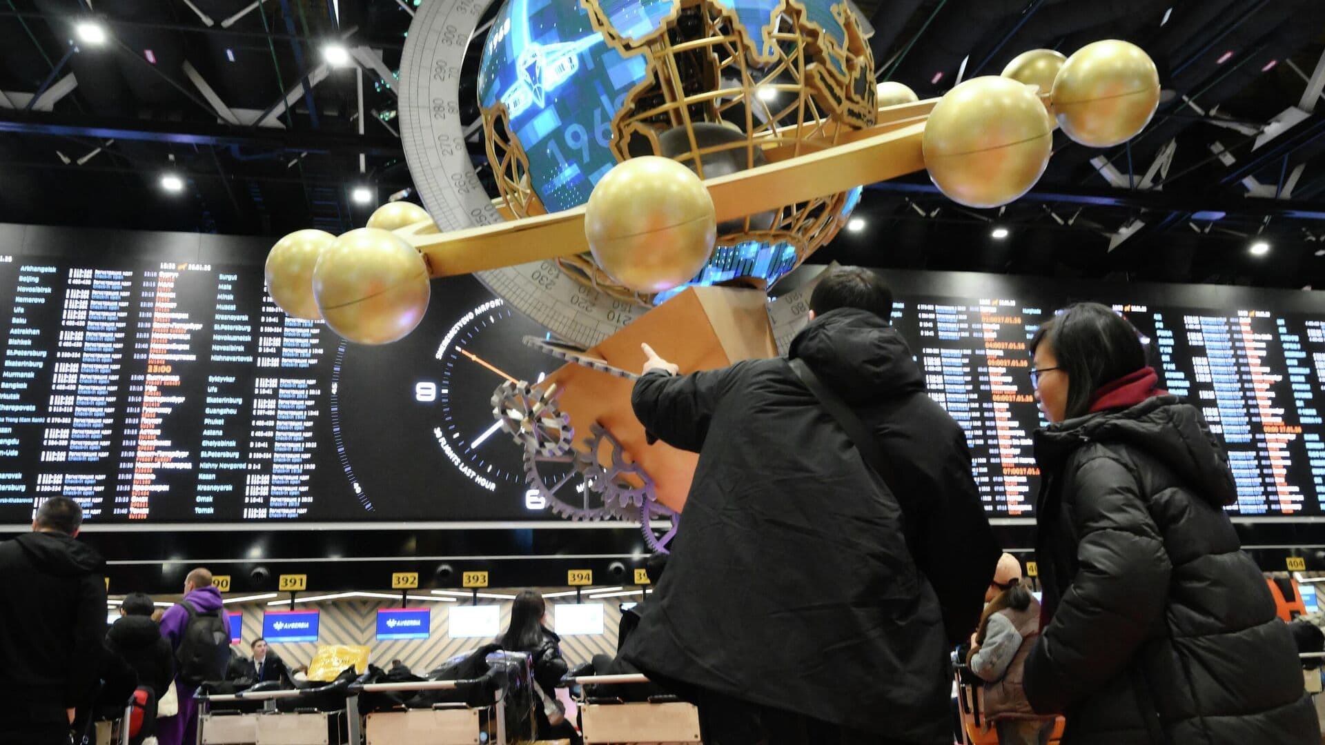 Снежный коллапс: как отстоять права при отмене рейса и не попасть в беду