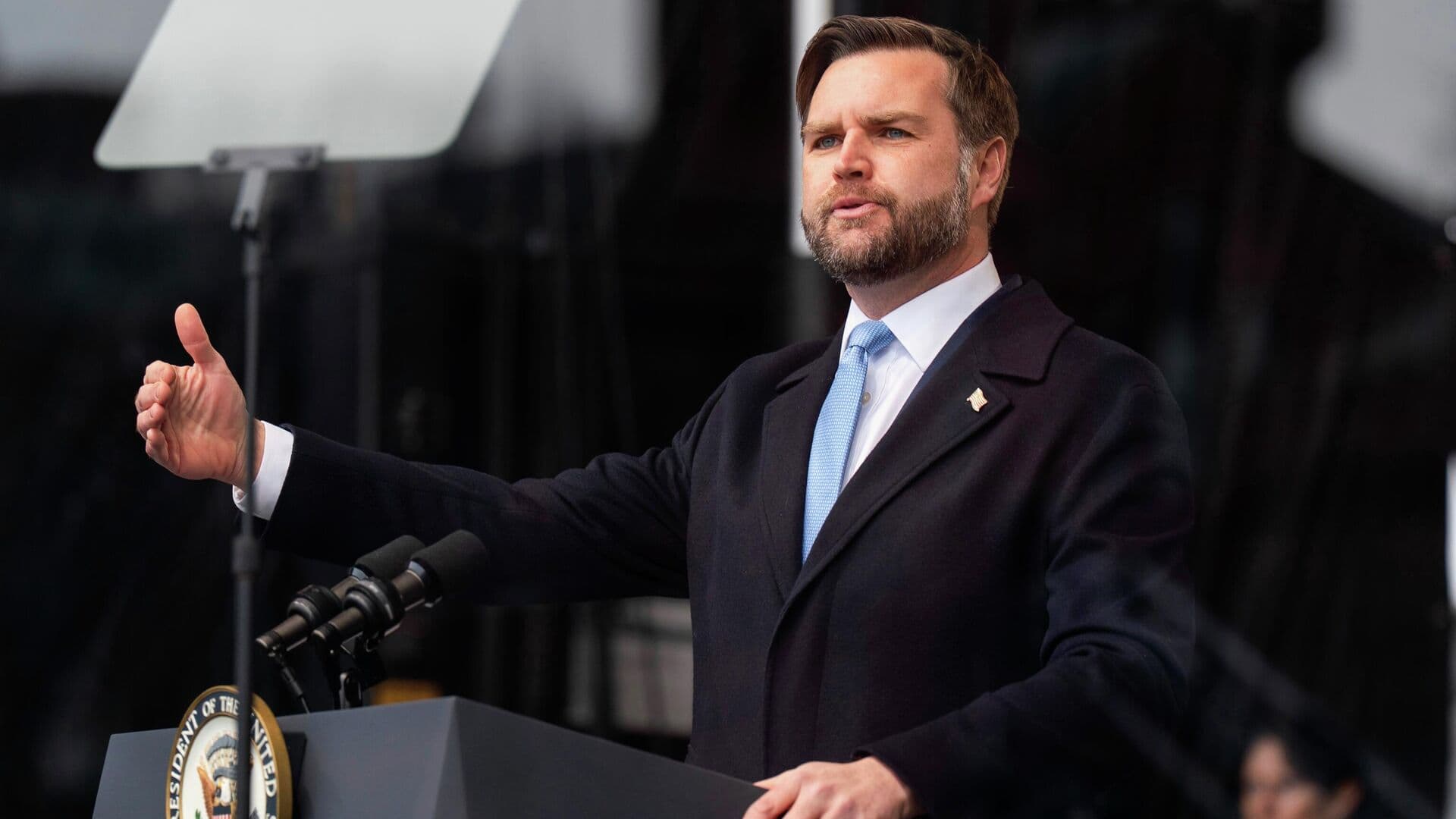 Вэнс уверен, что нужно продолжать дипломатические усилия по Украине