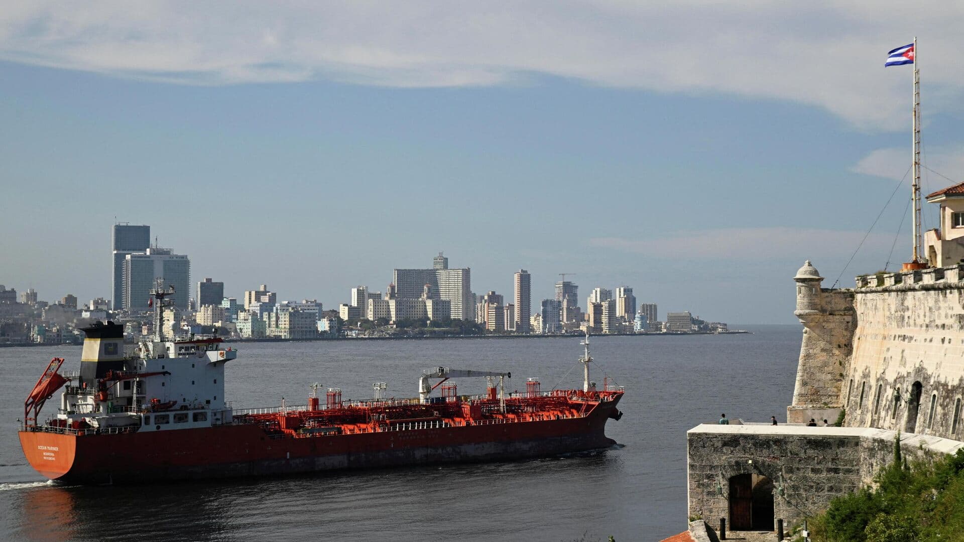 Зашедший в воды Кубы катер США не принадлежал береговой охране, пишут СМИ