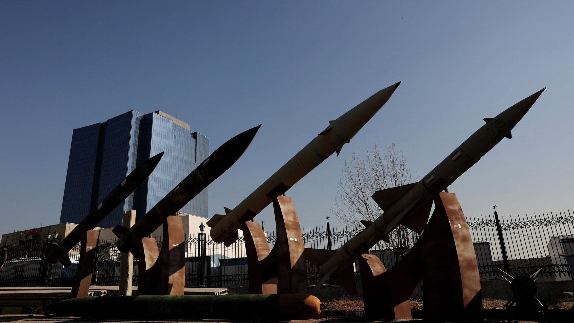 Тегеран не собирается обсуждать свою ракетную программу, заявил Аракчи