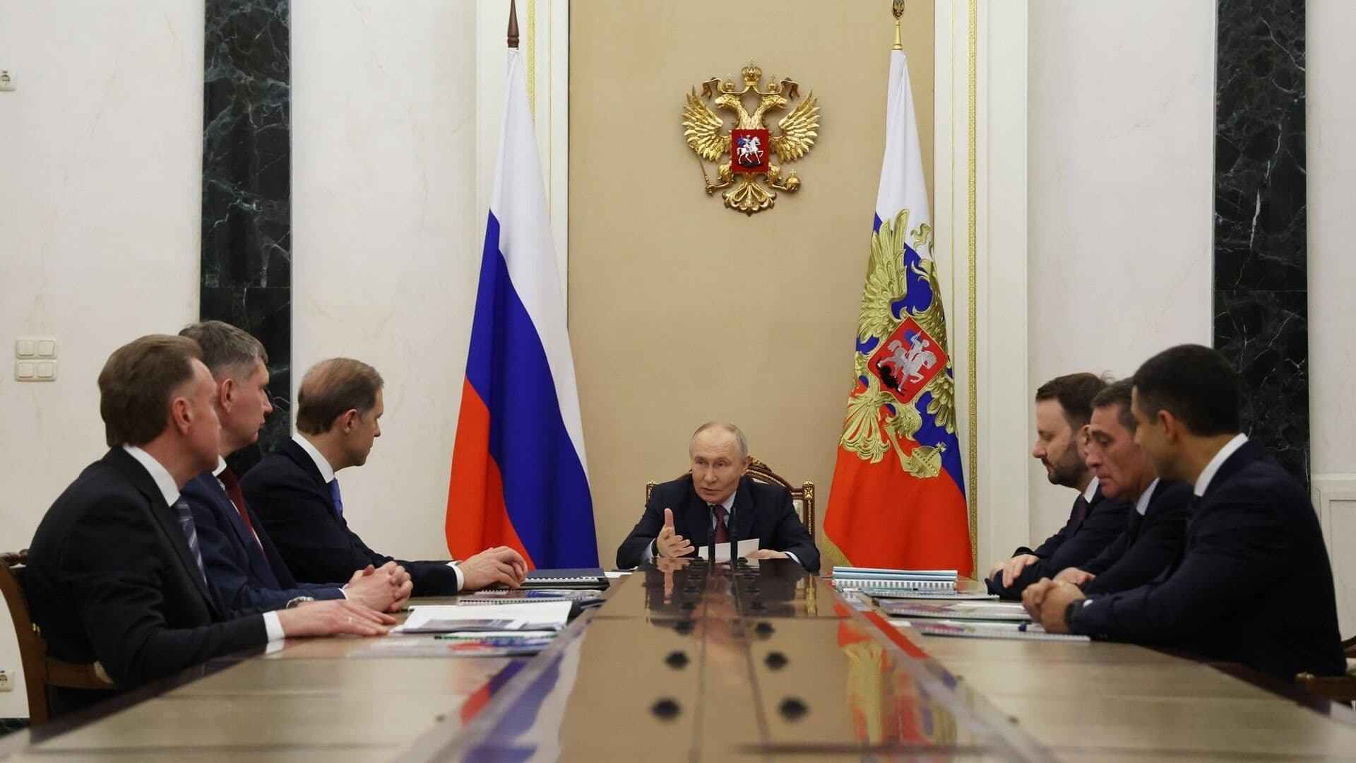 Предприятия химпрома должны соответствовать требованиям, заявил Путин