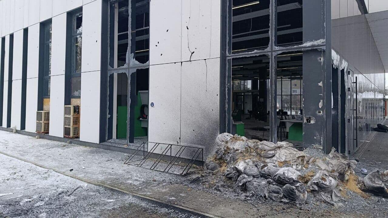 При обстреле Новой Каховки пострадали трое сотрудников МФЦ