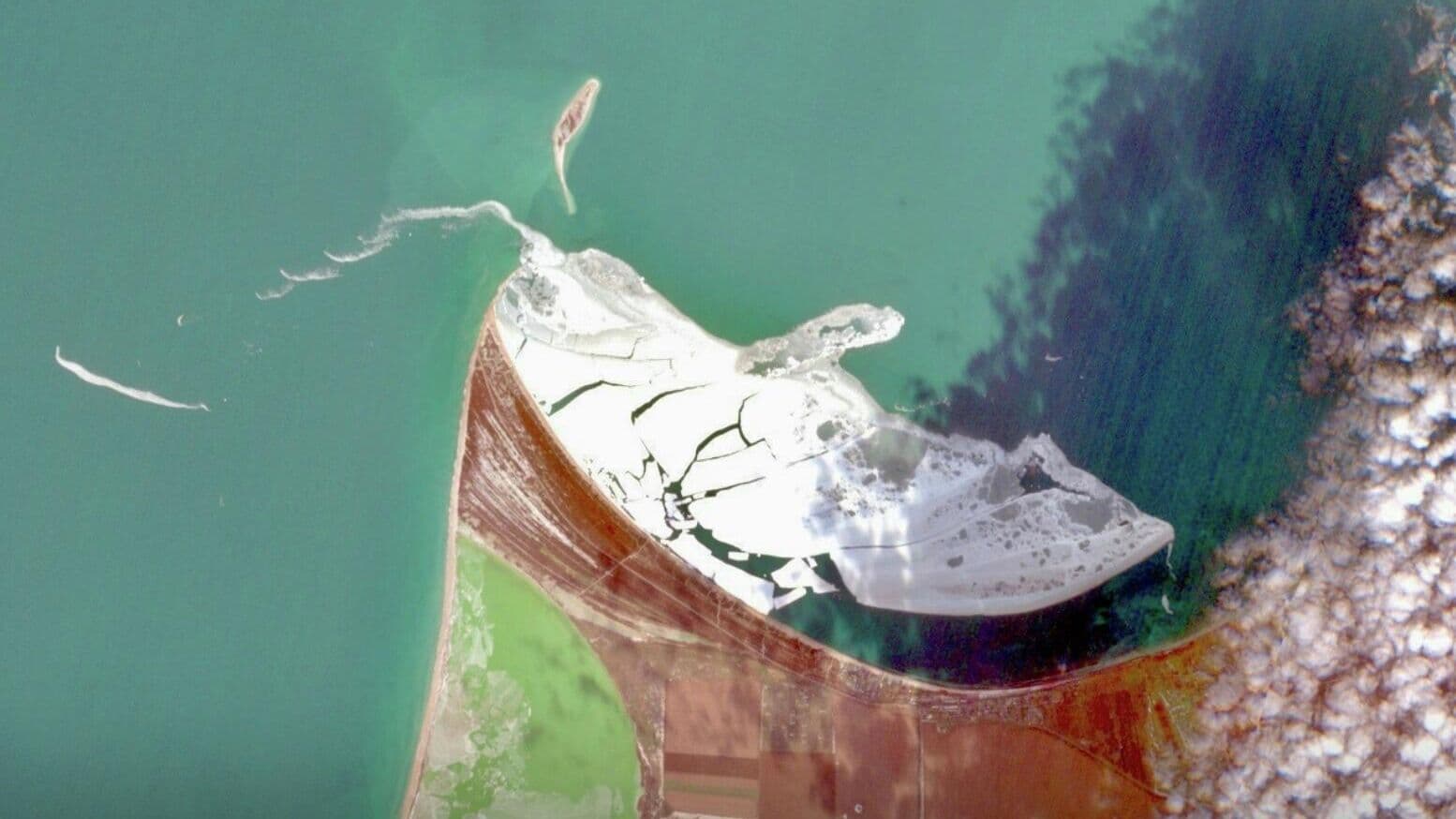 В Черном море обнаружили "айсберг"