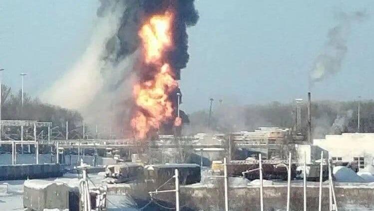 В Тамбовской области с рельсов сошли грузовые вагоны с бензином