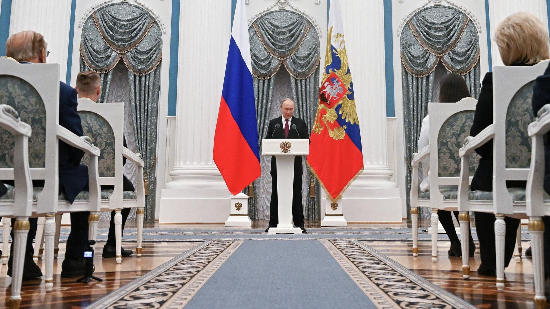 Заделы российских ученых позволяют не копировать чужое, заявил Путин