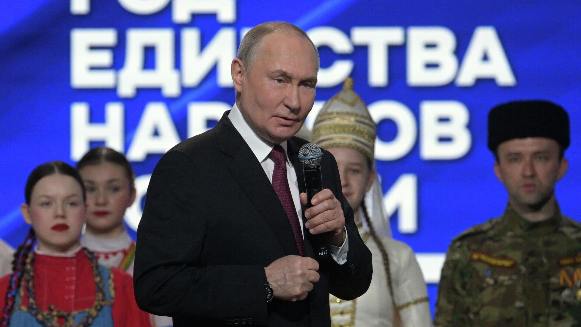 Путин: бойцы СВО подчеркивают непобедимое единство России обращением "брат"