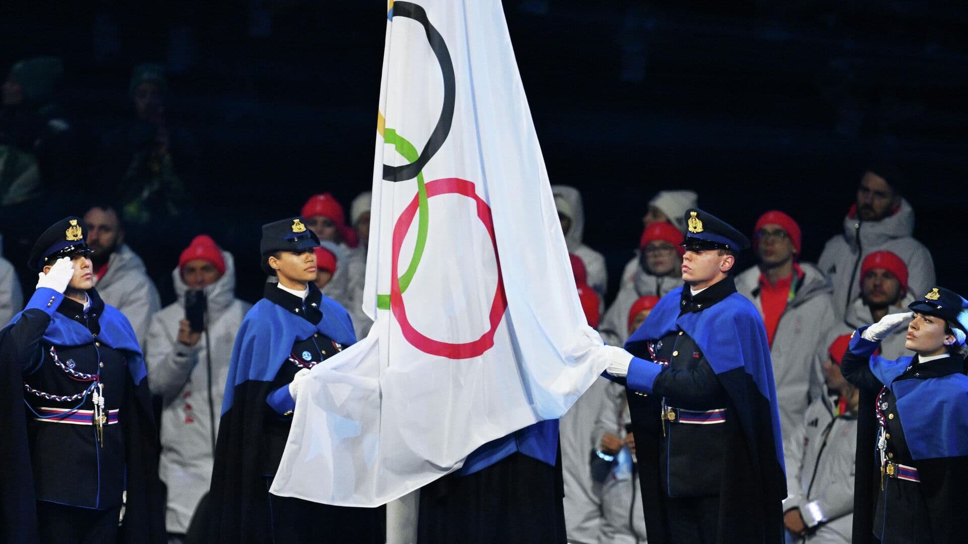 Экс-мэр Хиросимы и экс-глава УВКБ ООН пронесли олимпийский флаг