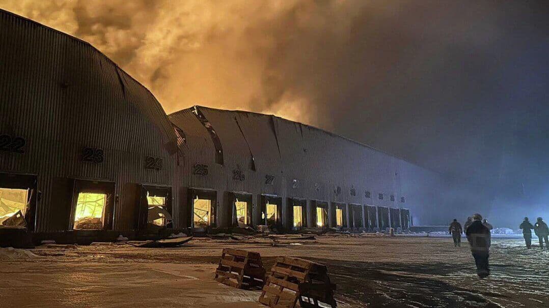 На Украине второй день горит склад кондитерской компании Порошенко*