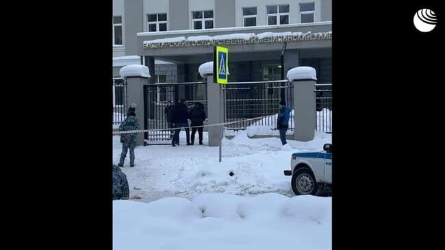 В Уфе полиция оцепила территорию возле общежития медуниверситета после ЧП