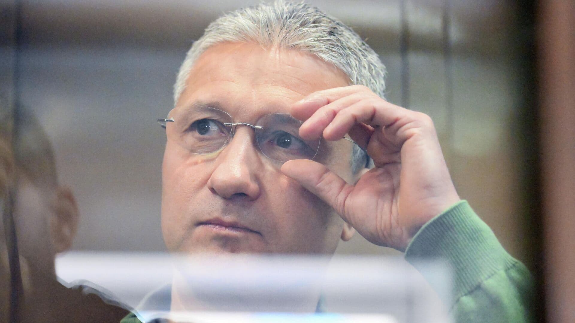 Суд продлил арест имущества, изъятого у Тимура Иванова