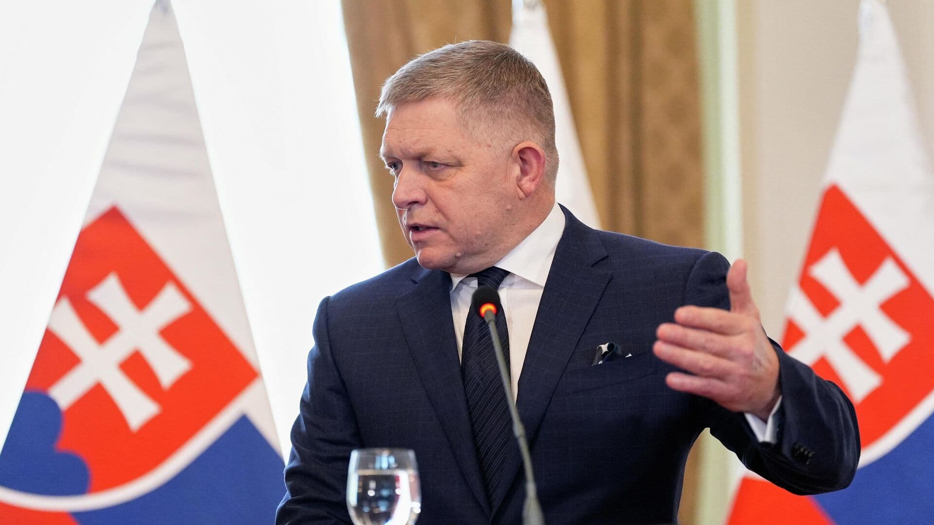 Словакия прекратила поставлять Украине электроэнергию, заявил Фицо