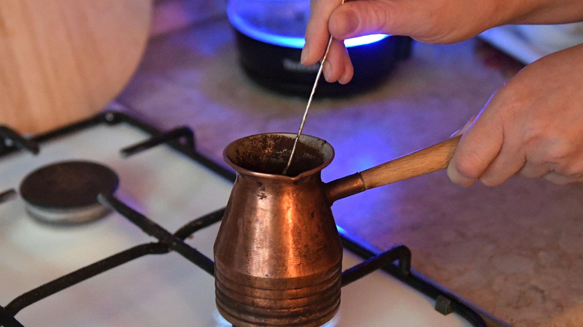 Очень горячие напитки повышают риск рака пищевода, показало исследование