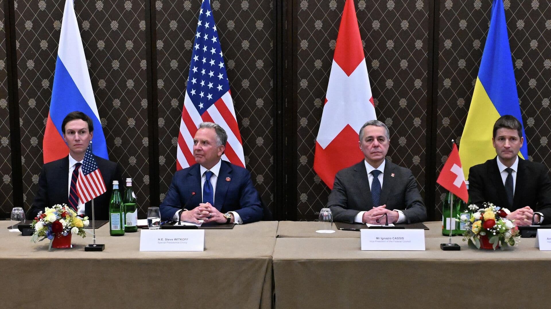 Препятствующим миру на Украине не место на переговорах, заявила Жданова