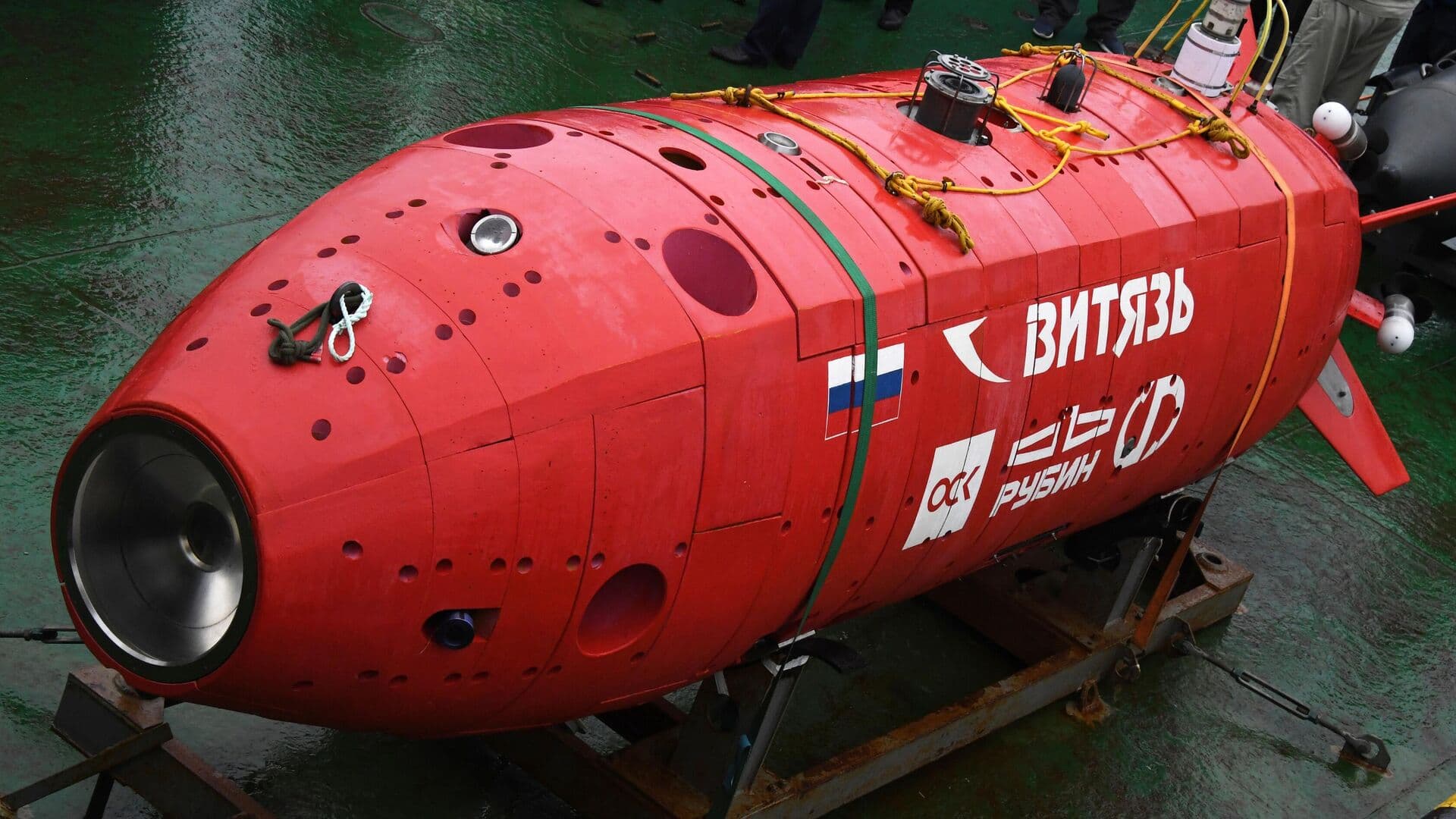 Рой морских подводных дронов может уничтожить авианосец, рассказал эксперт