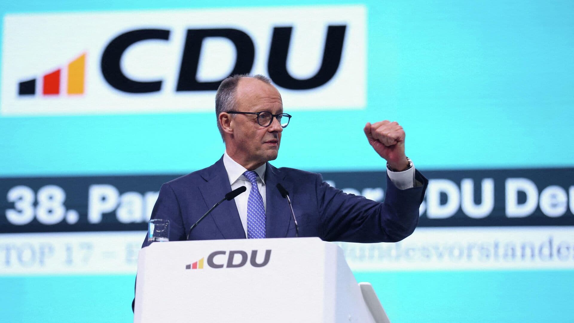 Германия продолжит убеждать Испанию повысить оборонные расходы, заявил Мерц