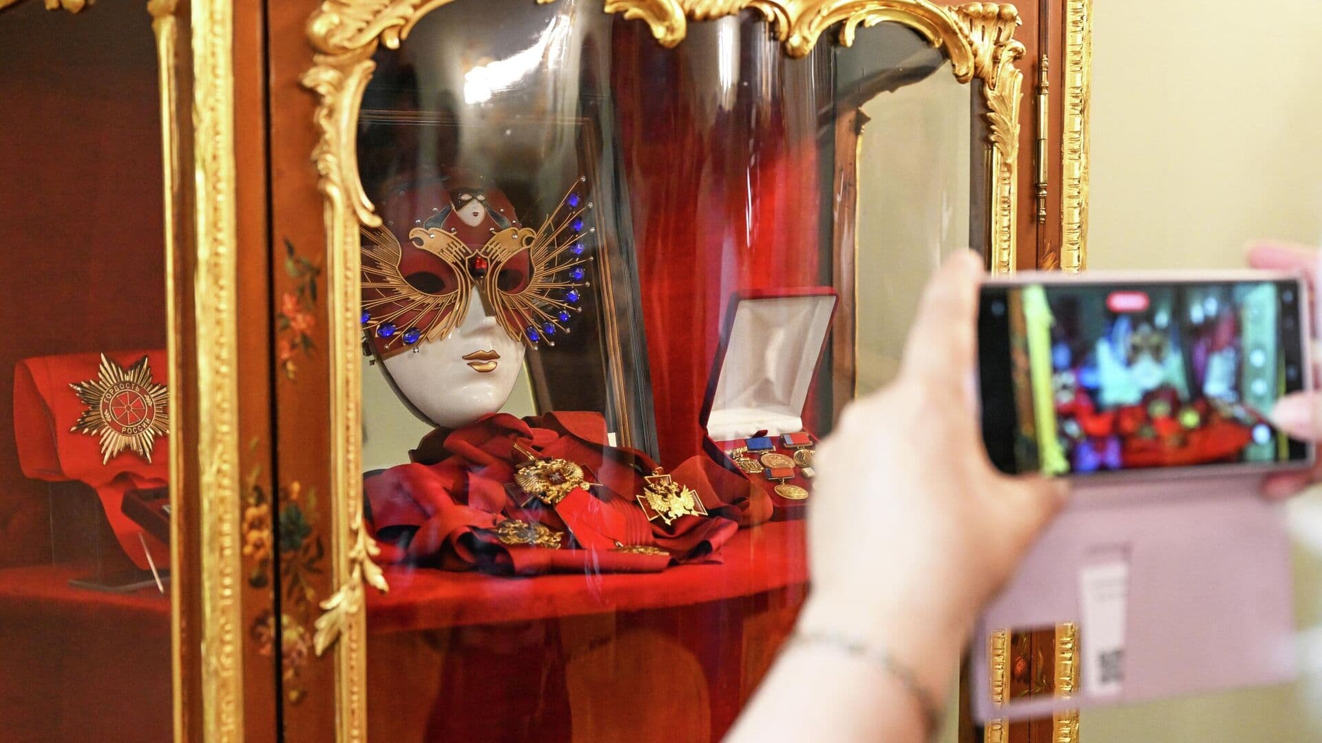 Заглянуть за кулисы: в какие театры пускают на экскурсии