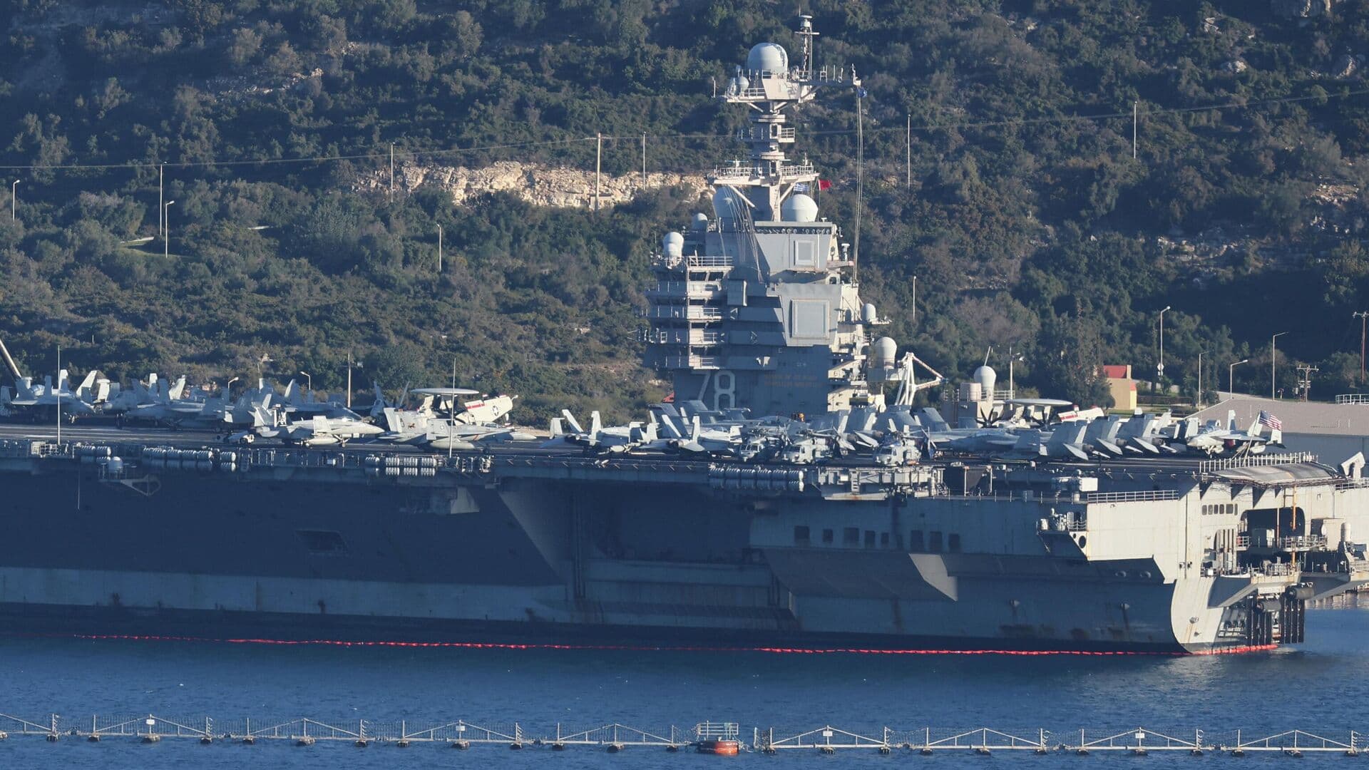 США сосредоточили вокруг Ирана 150 самолетов и треть флота, пишут СМИ