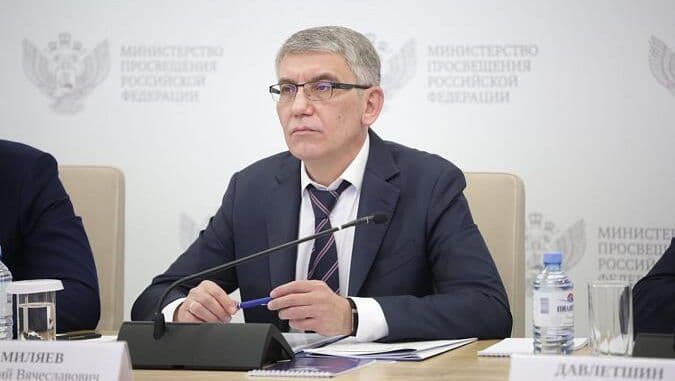 Губернатор Тульской области вручил медали "За вклад в будущие поколения"