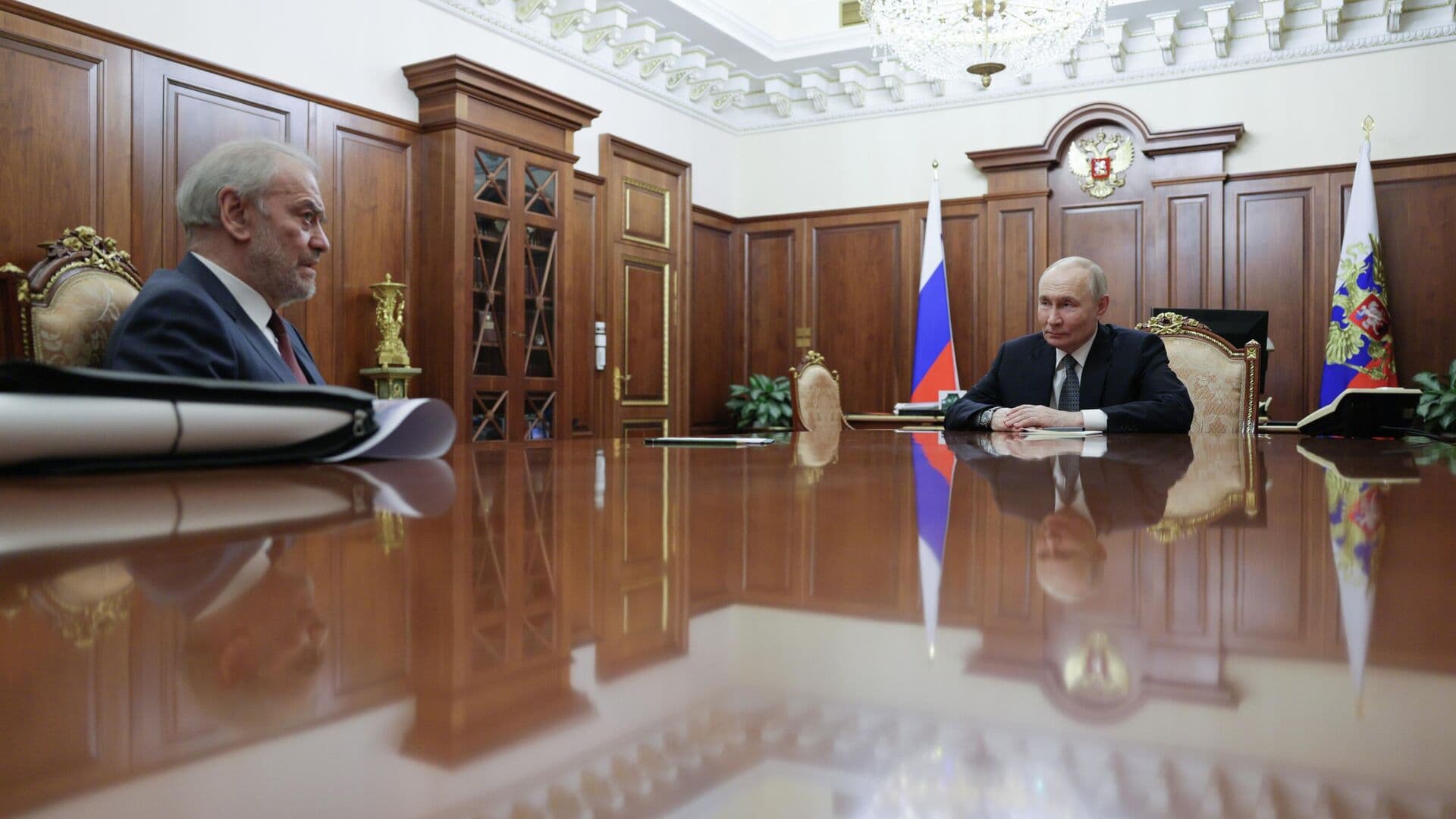 Гергиев сравнил театры с футбольными клубами