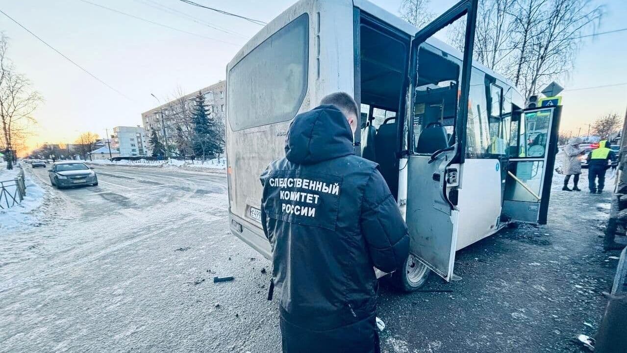 Новгородской области возбудили дело после ДТП с автобусом