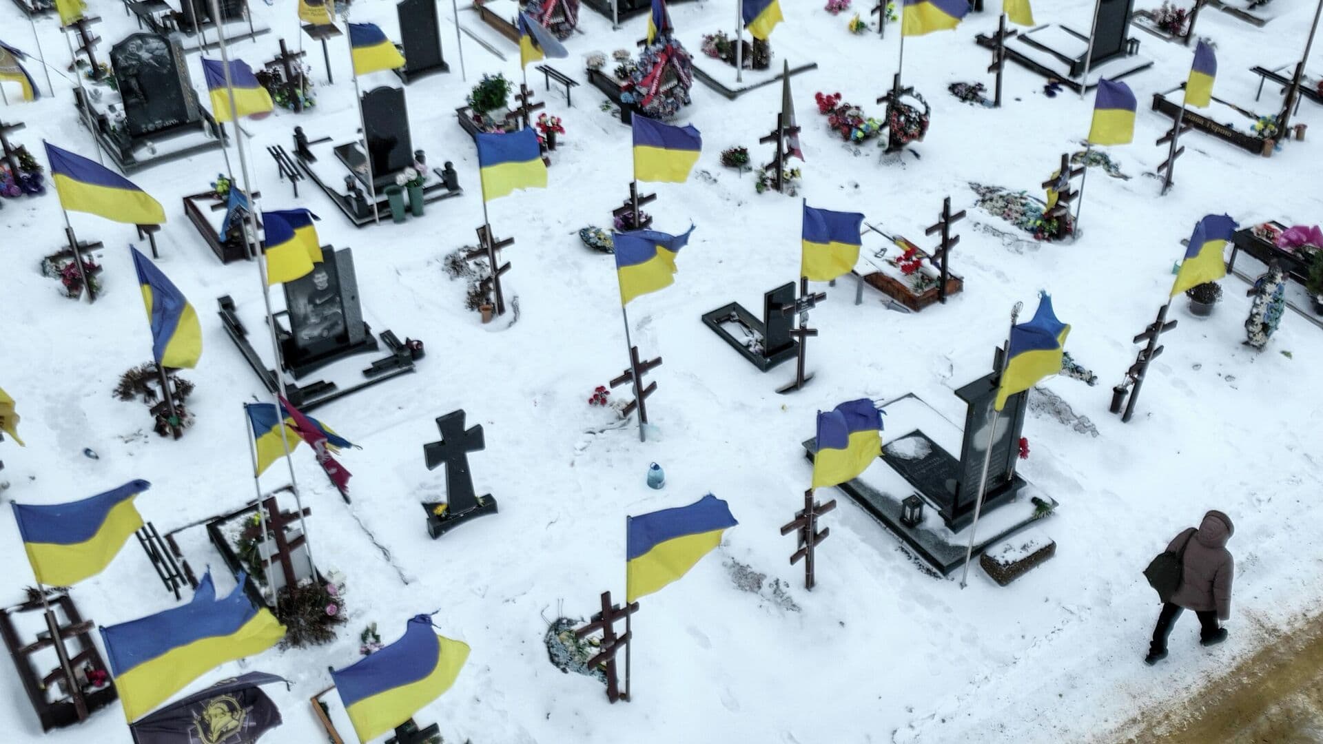 Рядом с воевавшим с нацистами дедом Зеленского хоронят боевиков "Азова"*