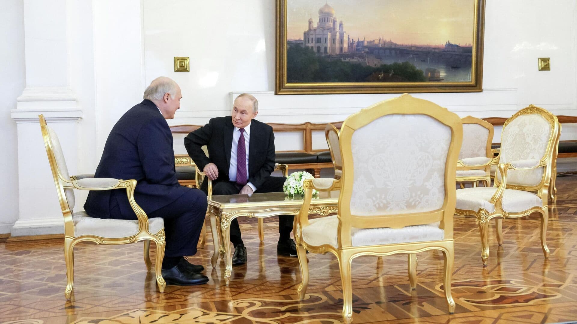 Россия и Белоруссия выступают за справедливый мир, заявил Путин