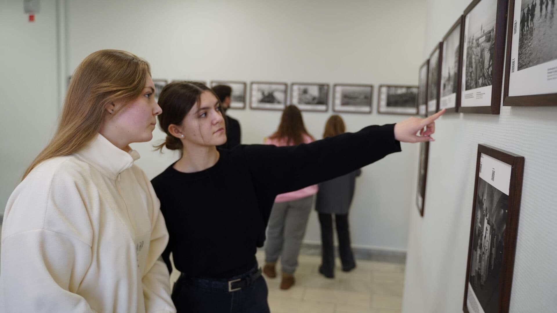 В Тюмени открыли выставку, посвященную освобождению Крыма 1944 года