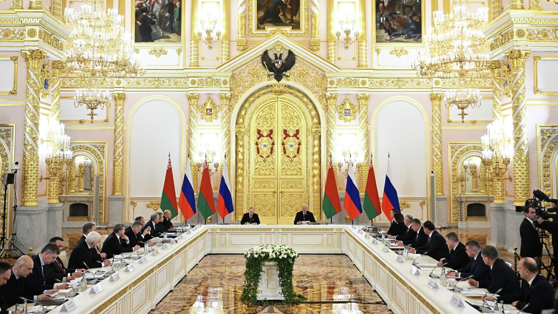 Путин пригласил членов Высшего Госсовета СГ на рабочий обед