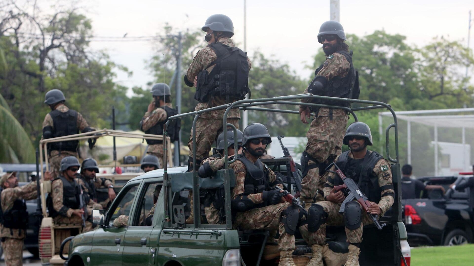 Пакистан нанес удары по двум провинциям в Афганистане, пишут СМИ