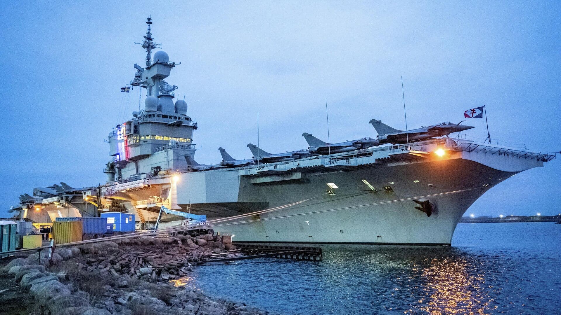 Дрон у авианосца "Шарль де Голль" был российским, утверждают в Швеции