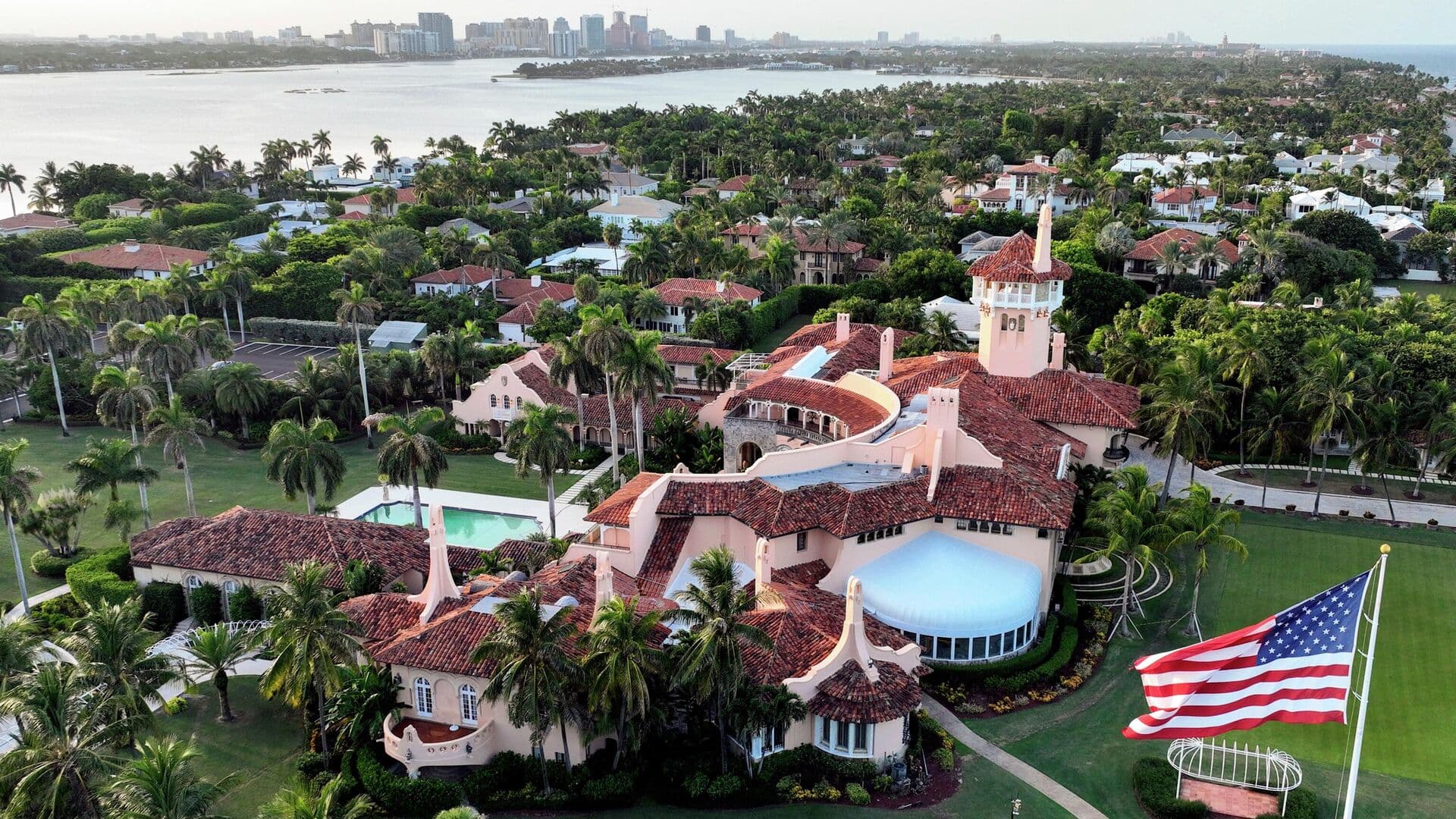 СМИ: демократы победили в округе Флориды, где находится резиденция Трампа