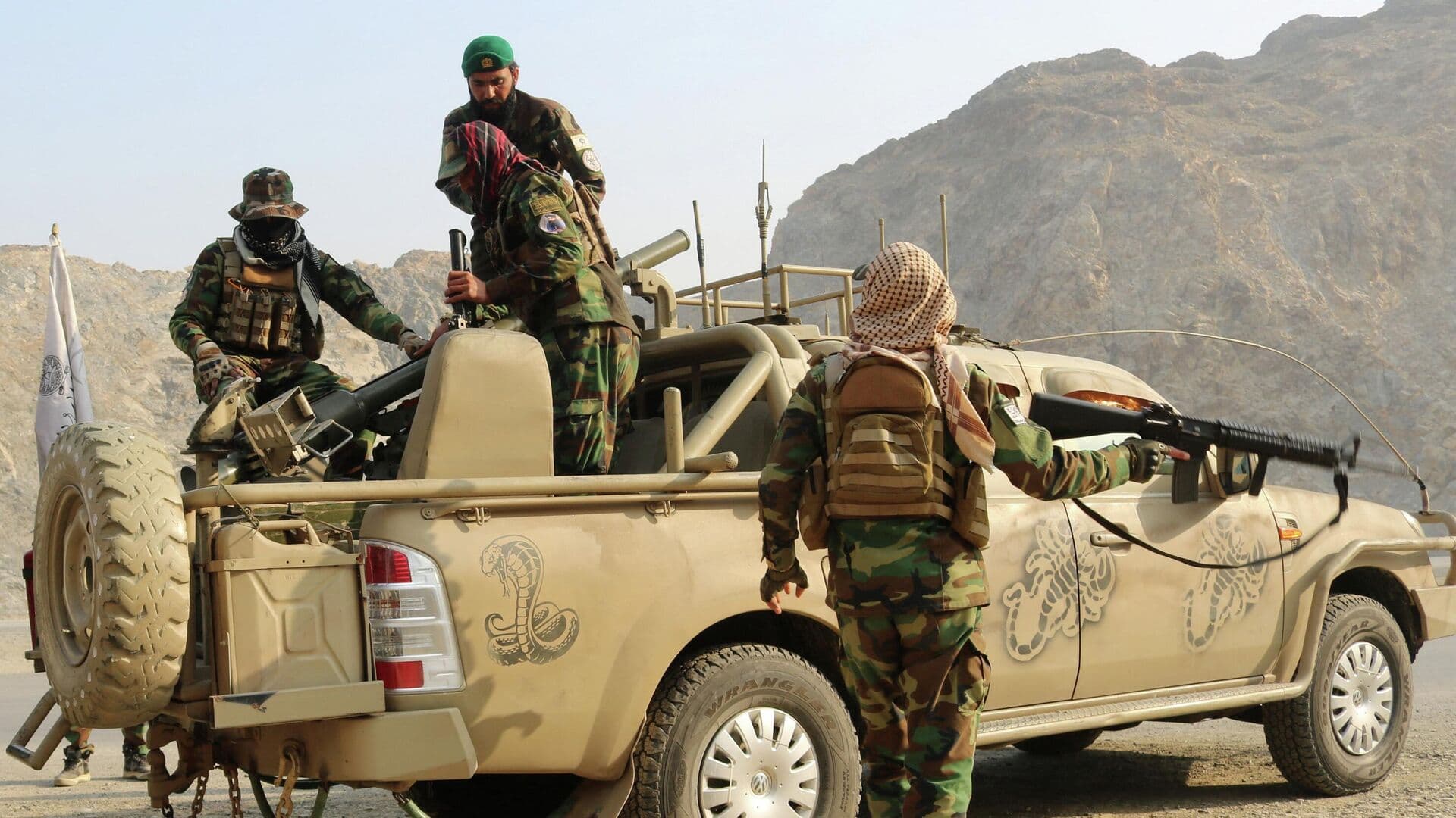 СМИ: Афганистан применил беспилотники против военных объектов Пакистана