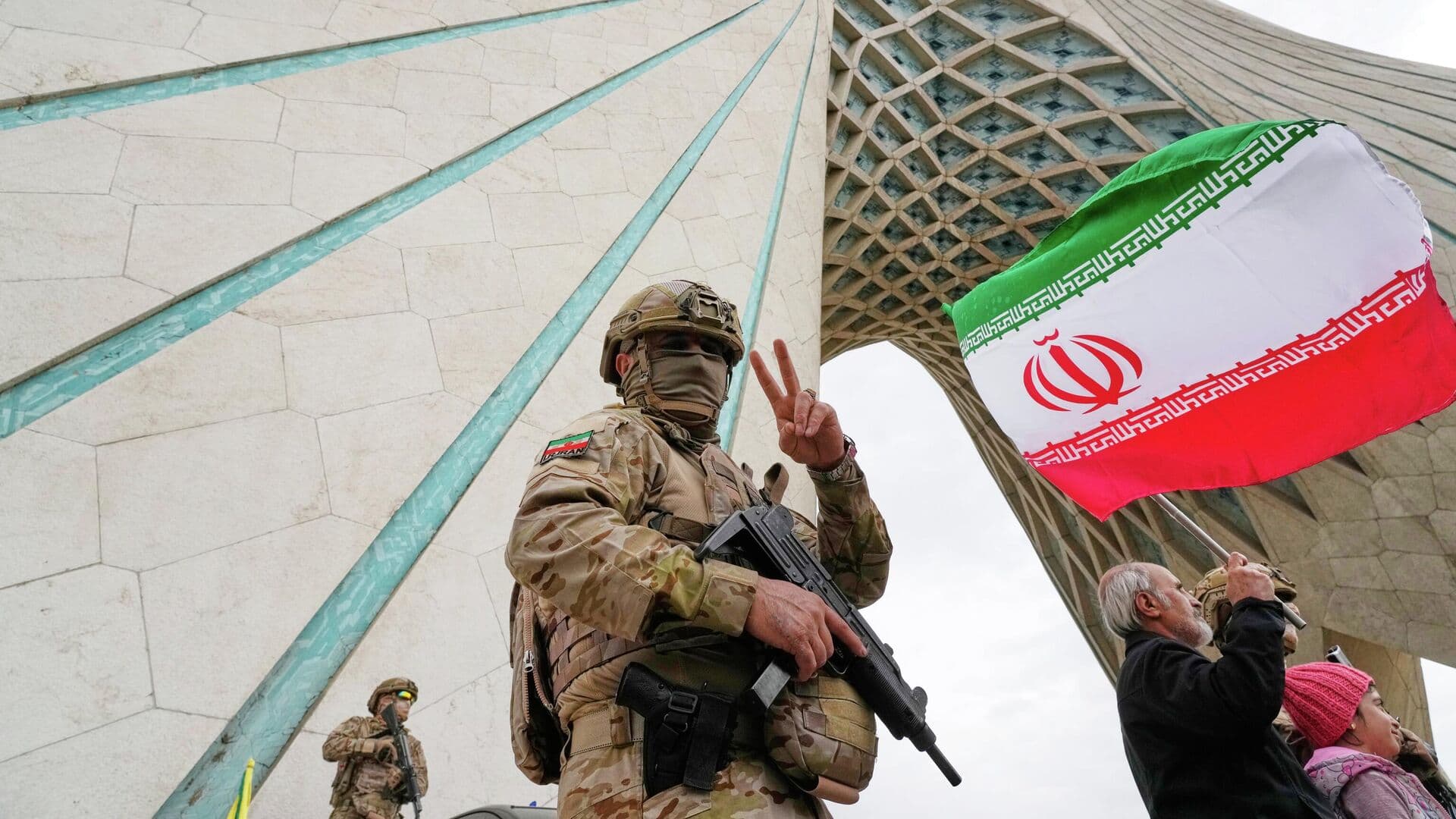 Все командование ВС Ирана живо, пишет Mehr